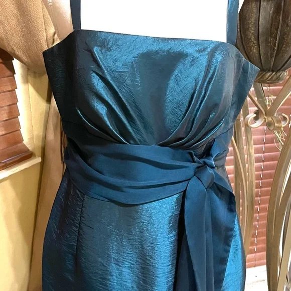 Dress -NEW ITEM - Picture 3 of 6